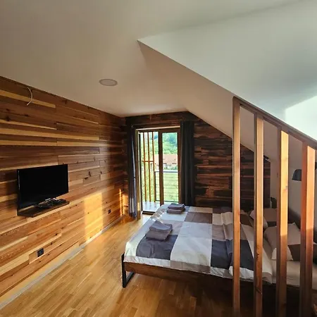 112 Apartment *